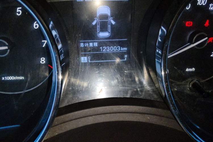 Used Baojun 730 2016 1.5L Manual Luxury Edition 7 Seats Odometer Close Up