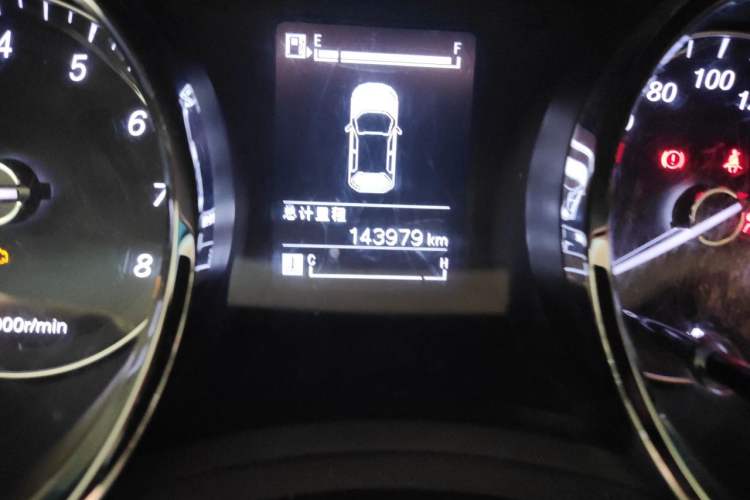 Used Baojun 730 2016 1.5L Manual Comfort Version 7 Seats China V Emission Standard Odometer Close Up