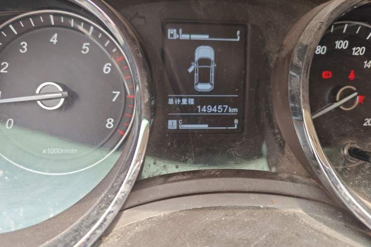 Used Baojun 730 2016 1.5L Manual Comfort Version 7 Seats China V Emission Standard Odometer Close Up