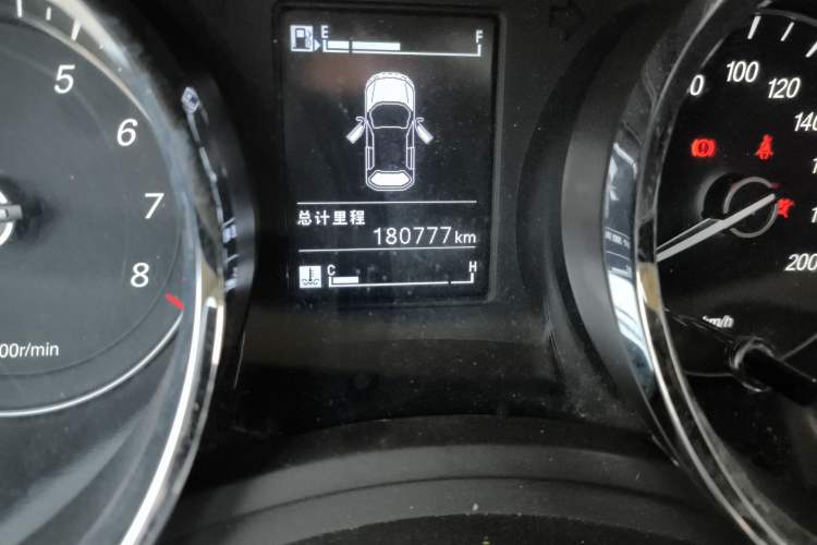 Used Baojun 730 2016 1.5L Manual Comfort Version 7 Seats China V Emission Standard Odometer Close Up
