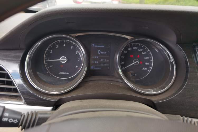Used Baojun 730 2016 1.5L Manual Comfort Version 7 Seats China V Emission Standard Odometer Close Up