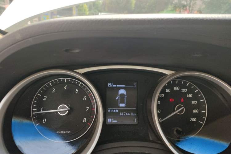 Used Baojun 730 2016 Revised 1.5L Manual Standard Version 7 Seats China V Emission Standard Odometer Close Up