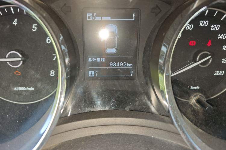 Used Baojun 730 2016 1.5L Manual Comfort Version 7 Seats China V Emission Standard Odometer Close Up