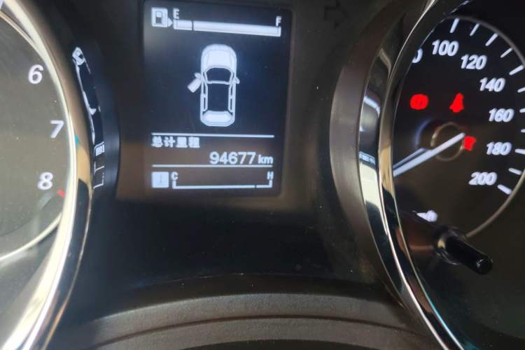 Used Baojun 730 2016 1.5T Manual Luxury Edition 7 Seats Odometer Close Up
