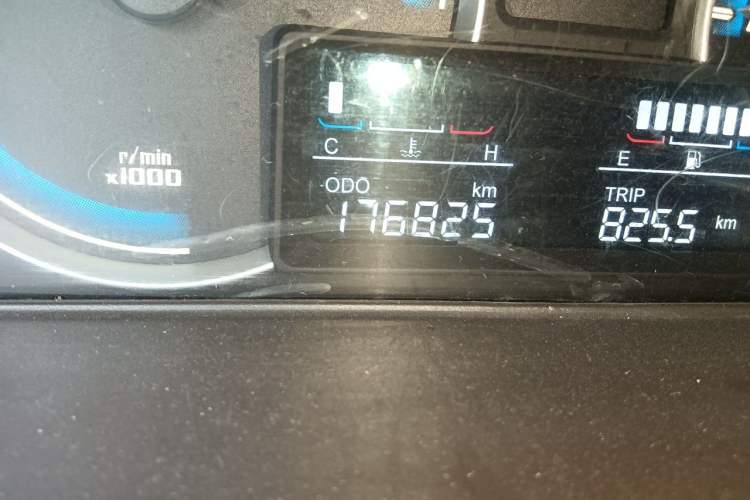 Used Baojun 730 2016 1.5L Manual Value Edition 7 Seats China V Emission Standard Odometer Close Up
