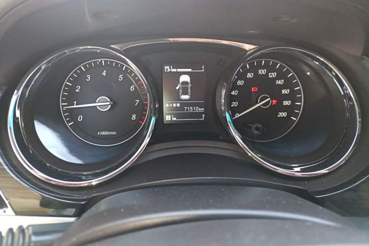 Used Baojun 730 2016 1.5L Manual Luxury Edition 7 Seats Odometer Close Up