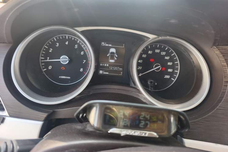 Used Baojun 730 2016 1.5T Manual Standard Version 7 Seats Odometer Close Up