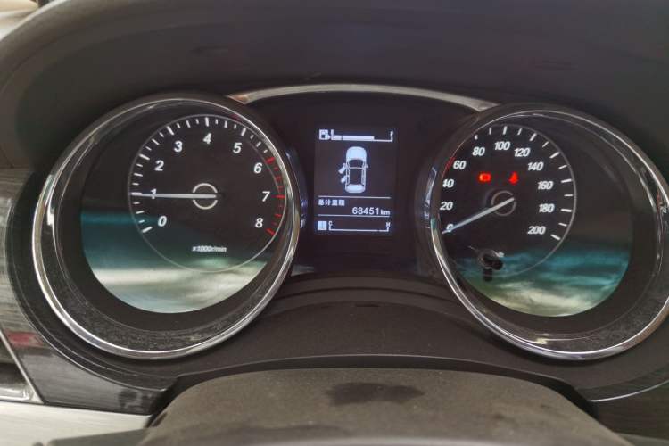 Used Baojun 730 2016 1.5L Manual Comfort Version 7 Seats China V Emission Standard Odometer Close Up