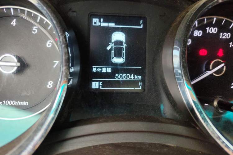 Used Baojun 730 2016 1.5L Manual Luxury Edition 7 Seats Odometer Close Up