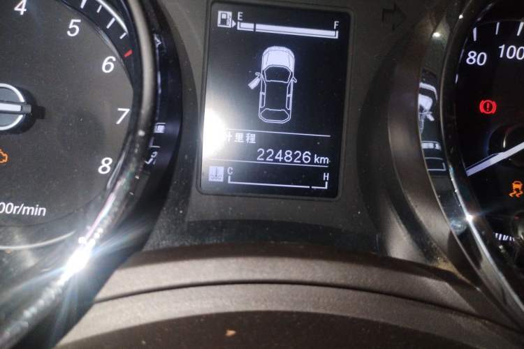 Used Baojun 730 2016 1.5L Manual Comfort Version 7 Seats China V Emission Standard Odometer Close Up