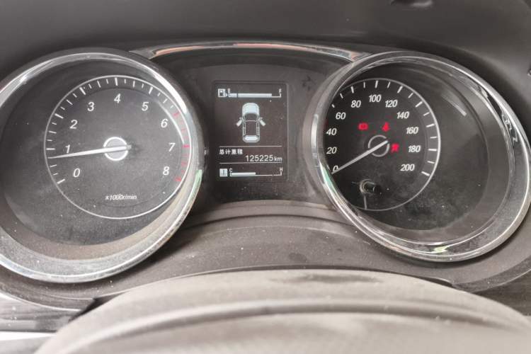 Used Baojun 730 2016 1.5L Manual Comfort Version 7 Seats China V Emission Standard Odometer Close Up
