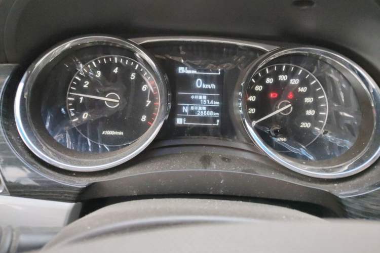 Used Baojun 730 2016 1.8L iAMT Luxury Model 7 Seats Odometer Close Up