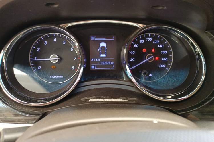 Used Baojun 730 2016 1.5L Manual Comfort Version 7 Seats China V Emission Standard Odometer Close Up