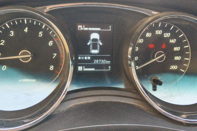 Used Baojun 730 2016 1.5L Manual Comfort Version 7 Seats China V Emission Standard Odometer Close Up