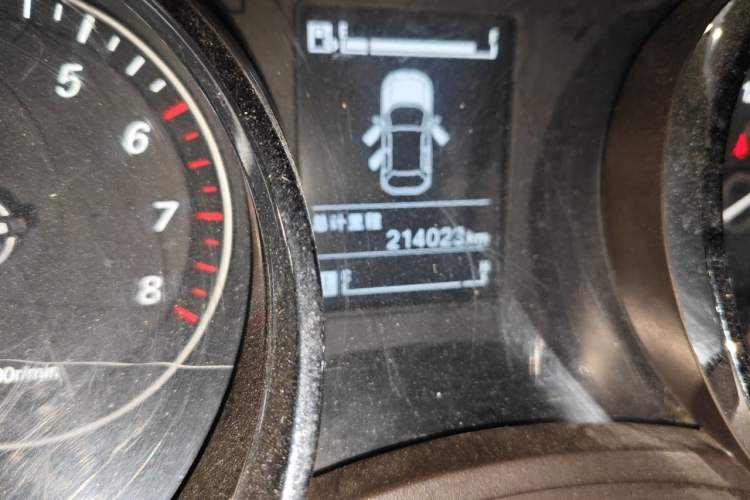 Used Baojun 730 2016 1.5T Manual Comfort Version 7 Seats Odometer Close Up