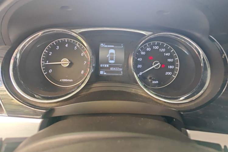 Used Baojun 730 2016 1.8L Manual Luxury Edition 7 Seats Odometer Close Up