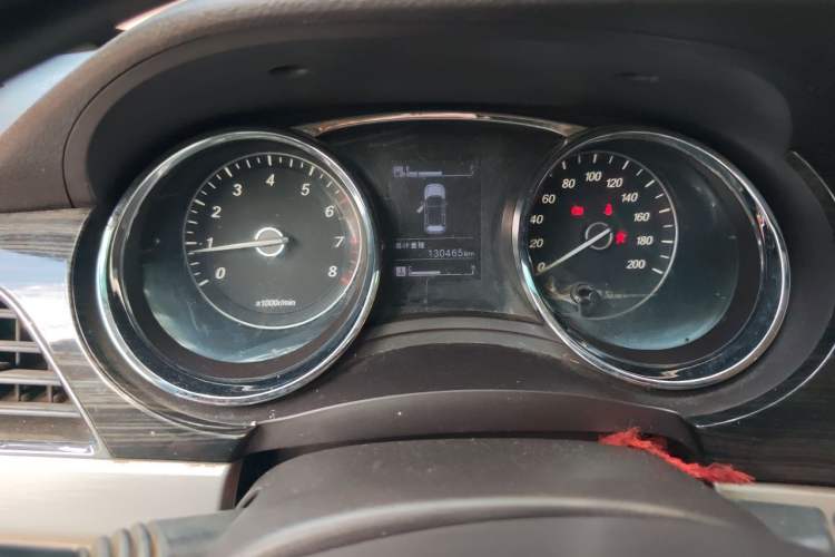 Used Baojun 730 2016 1.5T Manual Luxury Edition 7 Seats Odometer Close Up