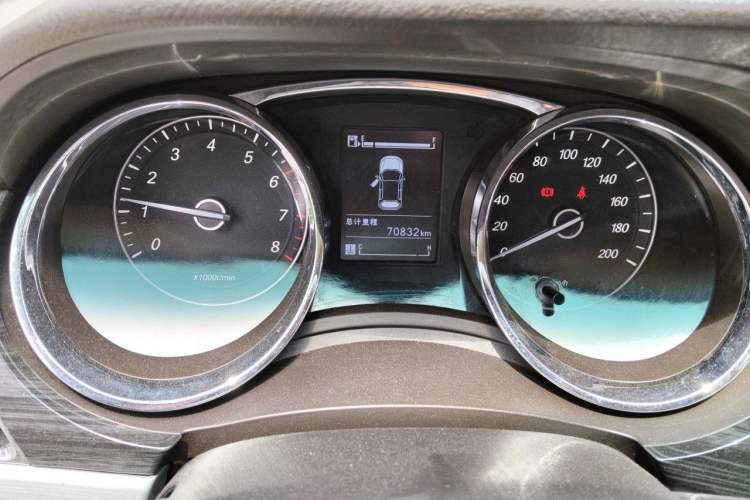 Used Baojun 730 2016 1.5L Manual Comfort Version 7 Seats China V Emission Standard Odometer Close Up