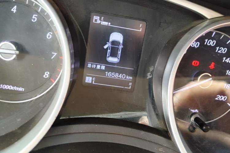 Used Baojun 730 2016 Revised Version 1.5L Manual Standard Model 5 Seats Odometer Close Up