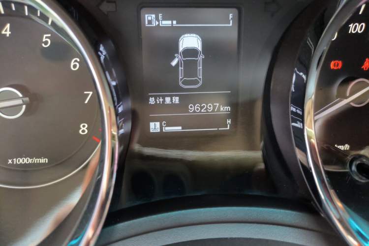 Used Baojun 730 2016 1.5T Manual Comfort Version 7 Seats Odometer Close Up