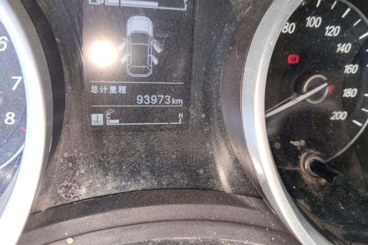 Used Baojun 730 2016 Revised Version 1.5L Manual Standard Model 5 Seats Odometer Close Up