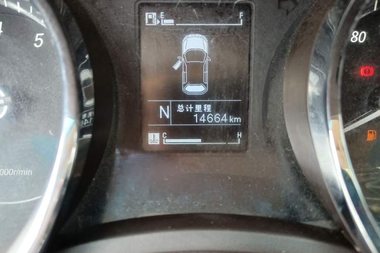 Used Baojun 730 2016 1.8L iAMT Comfort Version 7 Seats Odometer Close Up