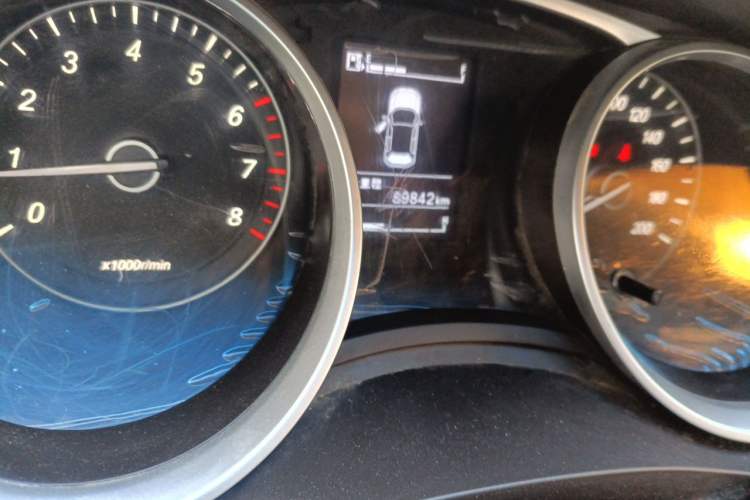 Used Baojun 730 2016 1.5L Manual Value Edition 8 Seats China V Emission Standard Odometer Close Up
