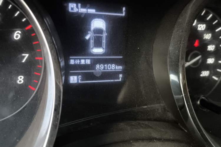 Used Baojun 730 2016 1.5L Manual Comfort Version 7 Seats China V Emission Standard Odometer Close Up