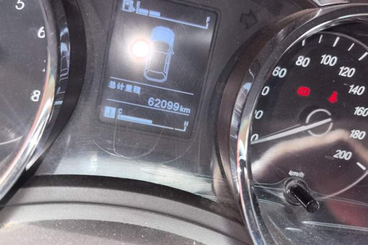 Used Baojun 730 2016 1.5T Manual Comfort Version 7 Seats Odometer Close Up