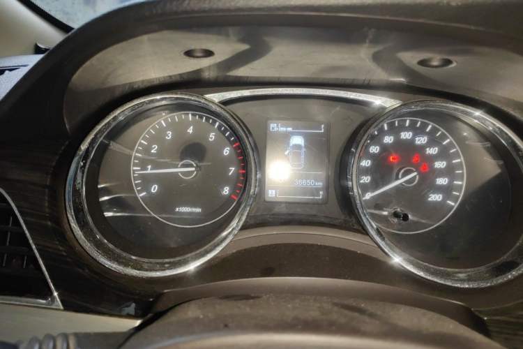 Used Baojun 730 2016 1.5T Manual Comfort Version 7 Seats Odometer Close Up