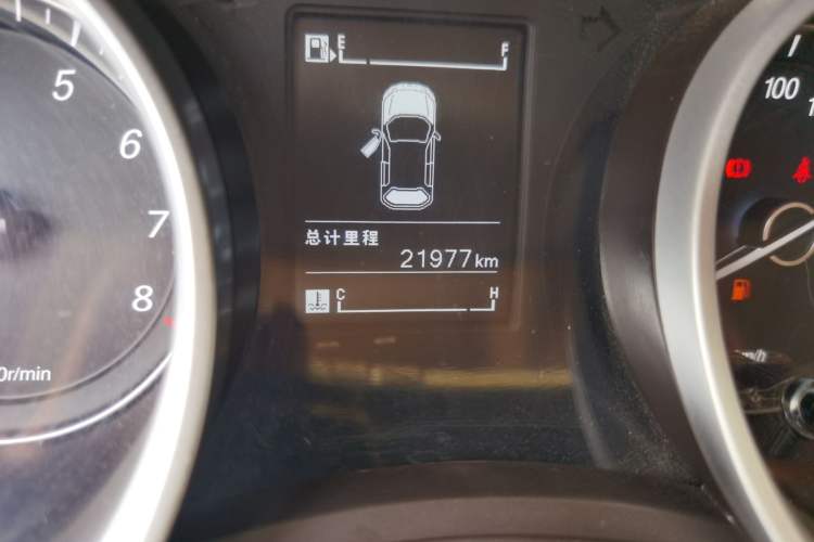Used Baojun 730 2016 Revised Version 1.5L Manual Standard Model 5 Seats Odometer Close Up