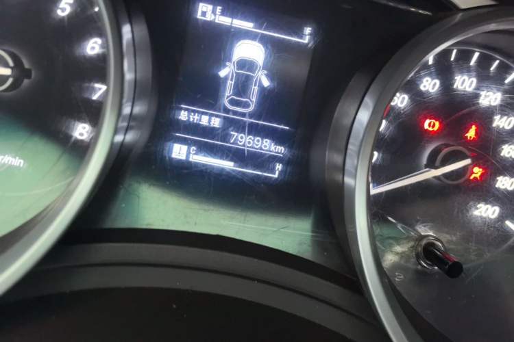 Used Baojun 730 2016 Revised 1.5L Manual Standard Version 7 Seats China V Emission Standard Odometer Close Up