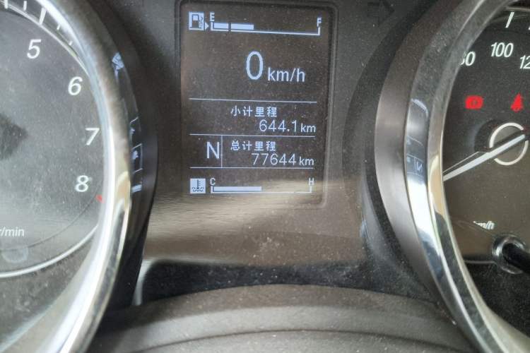 Used Baojun 730 2016 1.8L iAMT Luxury Model 7 Seats Odometer Close Up