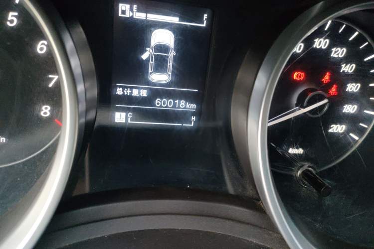 Used Baojun 730 2016 Revised 1.5L Manual Standard Version 7 Seats China V Emission Standard Odometer Close Up