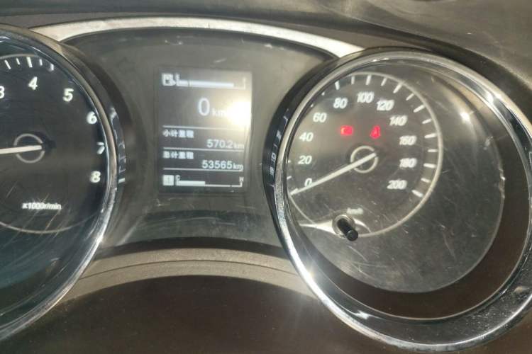 Used Baojun 730 2016 1.5L Manual Comfort Version 7 Seats China V Emission Standard Odometer Close Up