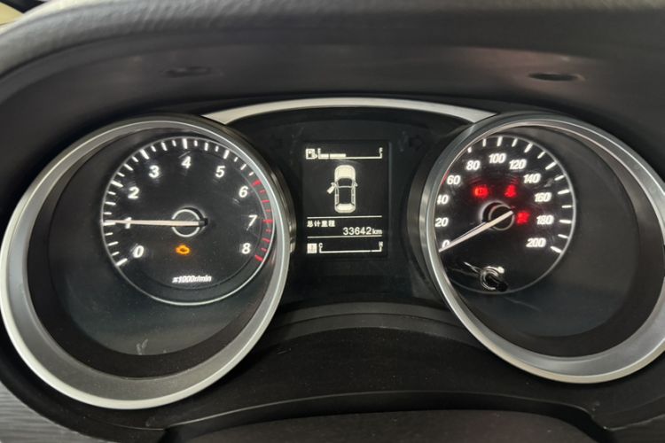 Used Baojun 730 2016 1.5L Manual Value Edition 7 Seats China V Emission Standard Odometer Close Up