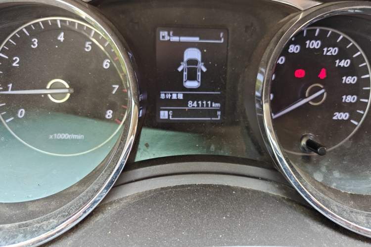 Used Baojun 730 2016 1.5L Manual Comfort Version 7 Seats China V Emission Standard Odometer Close Up