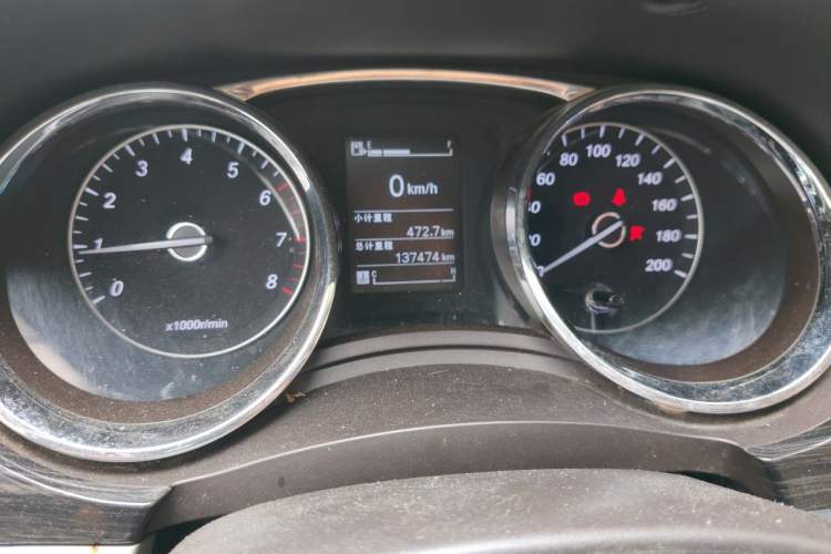 Used Baojun 730 2016 1.5L Manual Luxury Edition 7 Seats Odometer Close Up