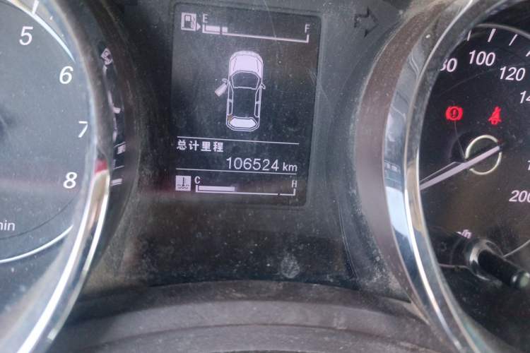 Used Baojun 730 2016 1.5L Manual Comfort Version 7 Seats China V Emission Standard Odometer Close Up