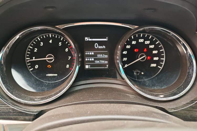 Used Baojun 730 2016 1.5T Manual Luxury Edition 7 Seats Odometer Close Up