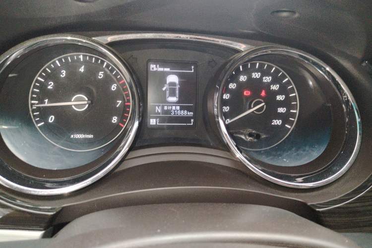 Used Baojun 730 2016 1.8L iAMT Luxury Model 7 Seats Odometer Close Up