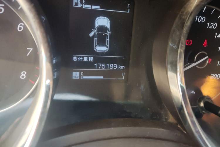 Used Baojun 730 2016 1.5L Manual Comfort Version 7 Seats China V Emission Standard Odometer Close Up