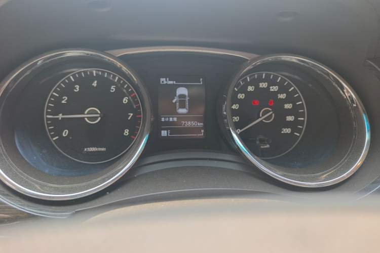 Used Baojun 730 2016 1.5L Manual Comfort Version 7 Seats China V Emission Standard Odometer Close Up