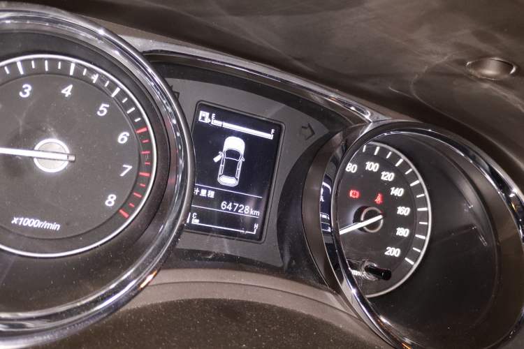 Used Baojun 730 2016 1.5T Manual Comfort Version 7 Seats Odometer Close Up
