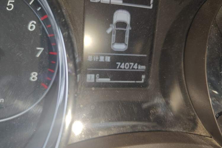 Used Baojun 730 2016 1.5L Manual Luxury Edition 7 Seats Odometer Close Up