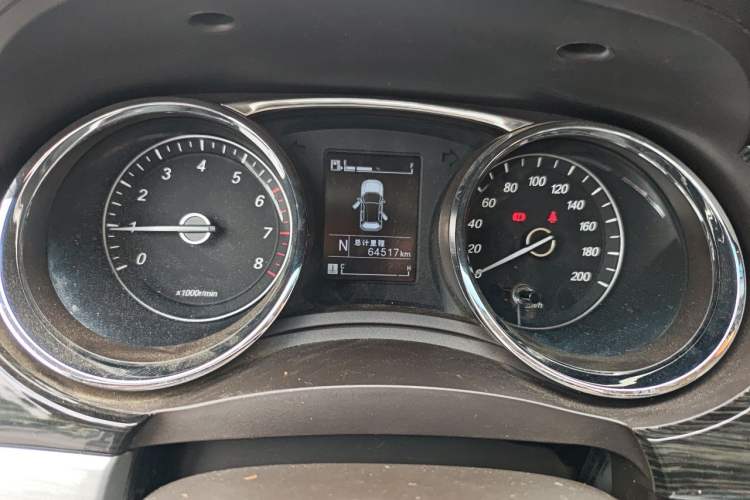 Used Baojun 730 2016 1.8L iAMT Luxury Model 7 Seats Odometer Close Up