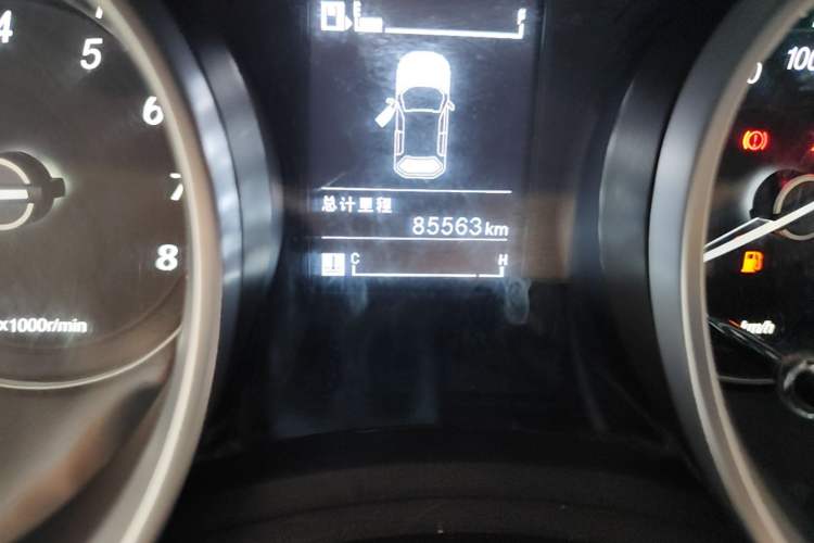 Used Baojun 730 2016 1.5L Manual Value Edition 7 Seats China V Emission Standard Odometer Close Up