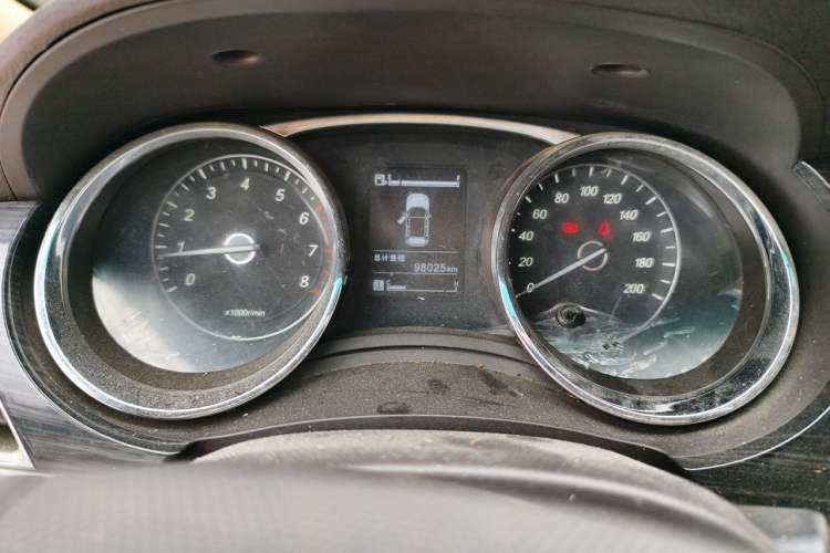 Used Baojun 730 2016 1.5L Manual Comfort Version 7 Seats China V Emission Standard Odometer Close Up