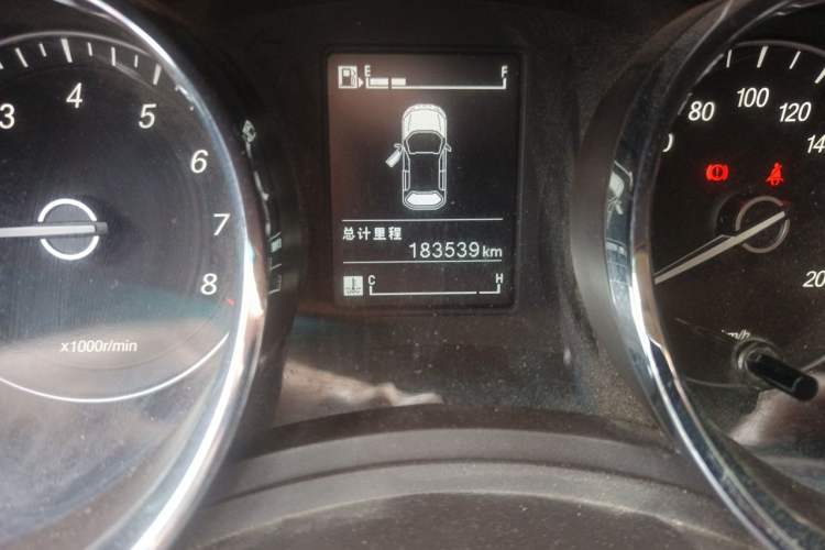 Used Baojun 730 2016 1.5L Manual Comfort Version 7 Seats China V Emission Standard Odometer Close Up