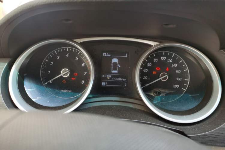 Used Baojun 730 2016 Revised 1.5L Manual Standard Version 7 Seats China V Emission Standard Odometer Close Up